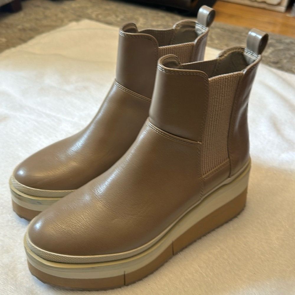 Size 7 Coconut by Matisse “Shelby” platform boots